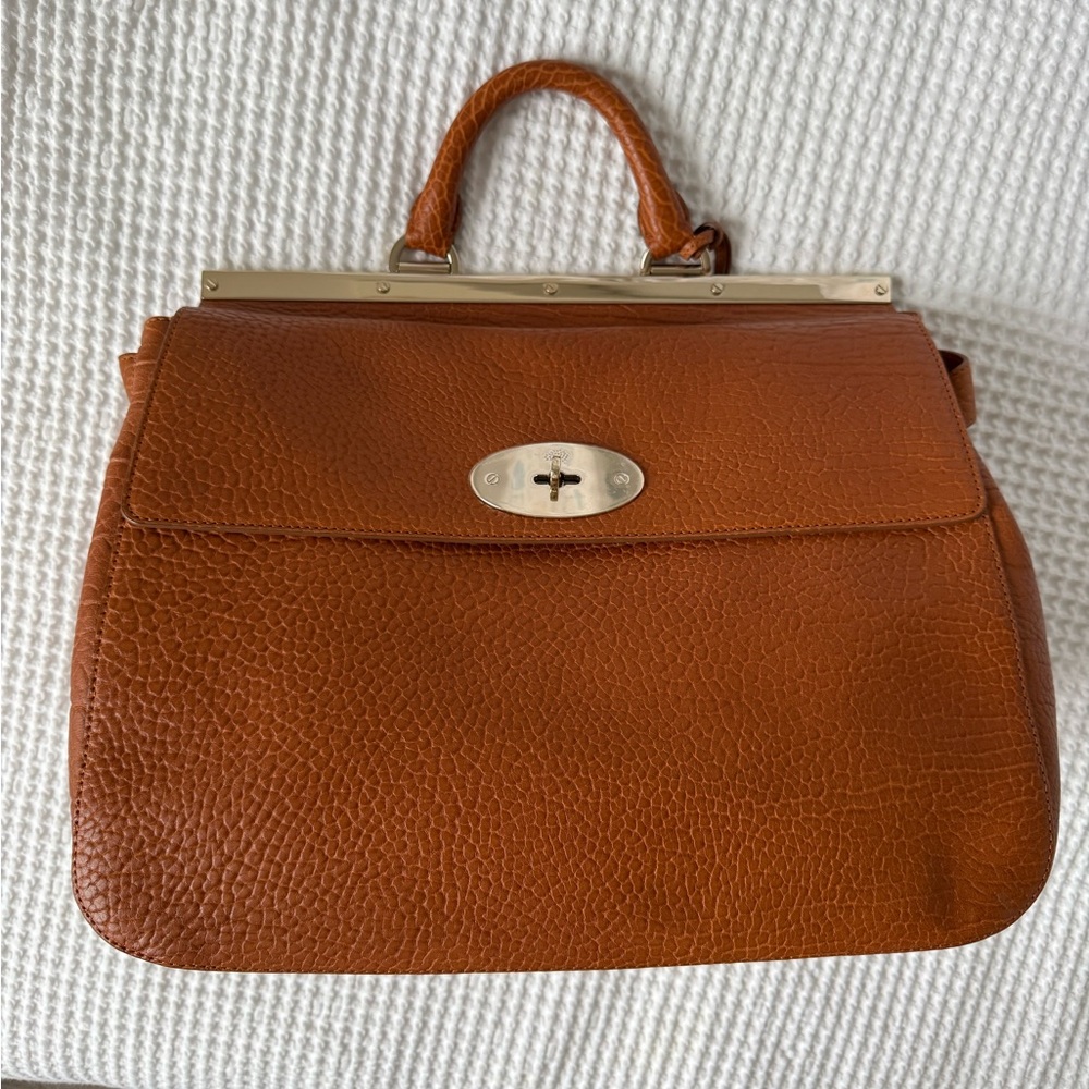 Vintage mulberry Suffolk bag! Great for the office :)
